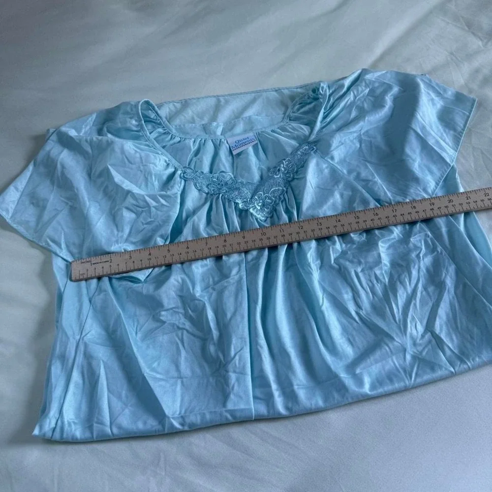 70s Quiet Moments baby blue nightgown fits‎ like a large